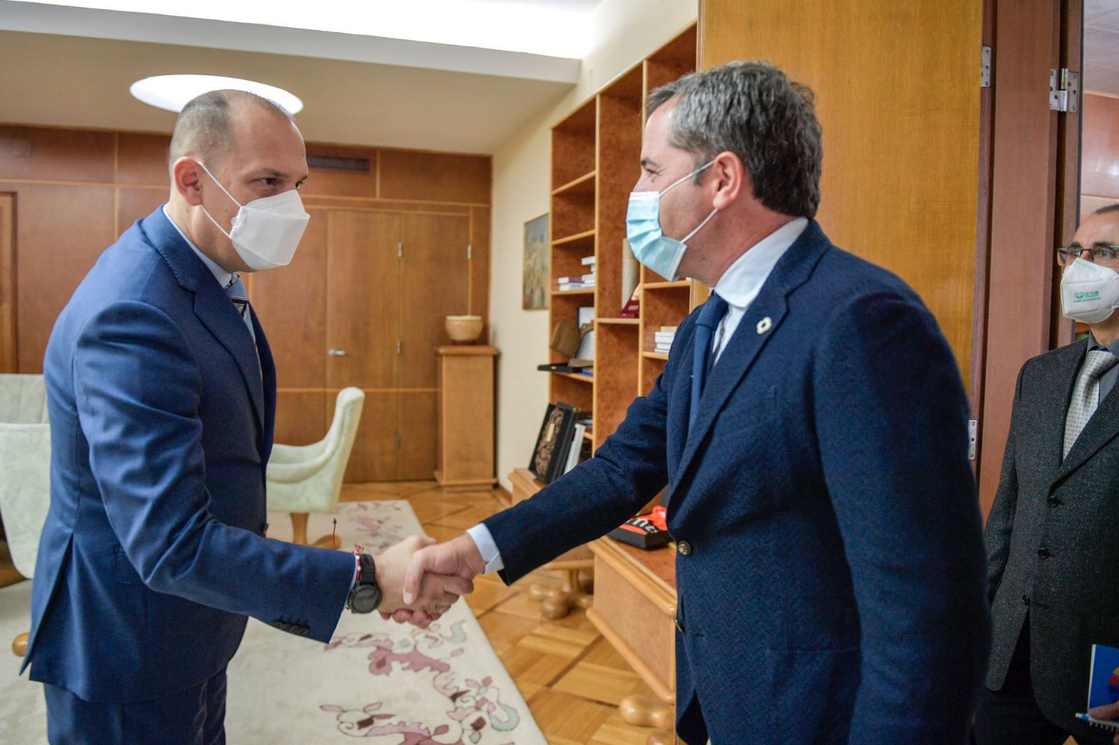Minister Lončar with the new head of the World Health Organization Office in Serbia