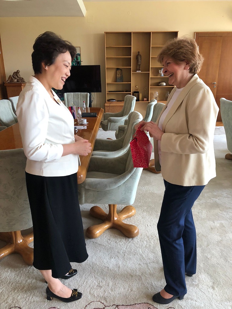 Опроштајна посета амбасадорке НР Кине Чен Бо министарки здравља Даници Грујичић