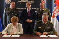 Министрка здравља проф. др Даница Грујичић потписала је уговор о сарадњи у области трансплатације органа са Војномедицинском академијом