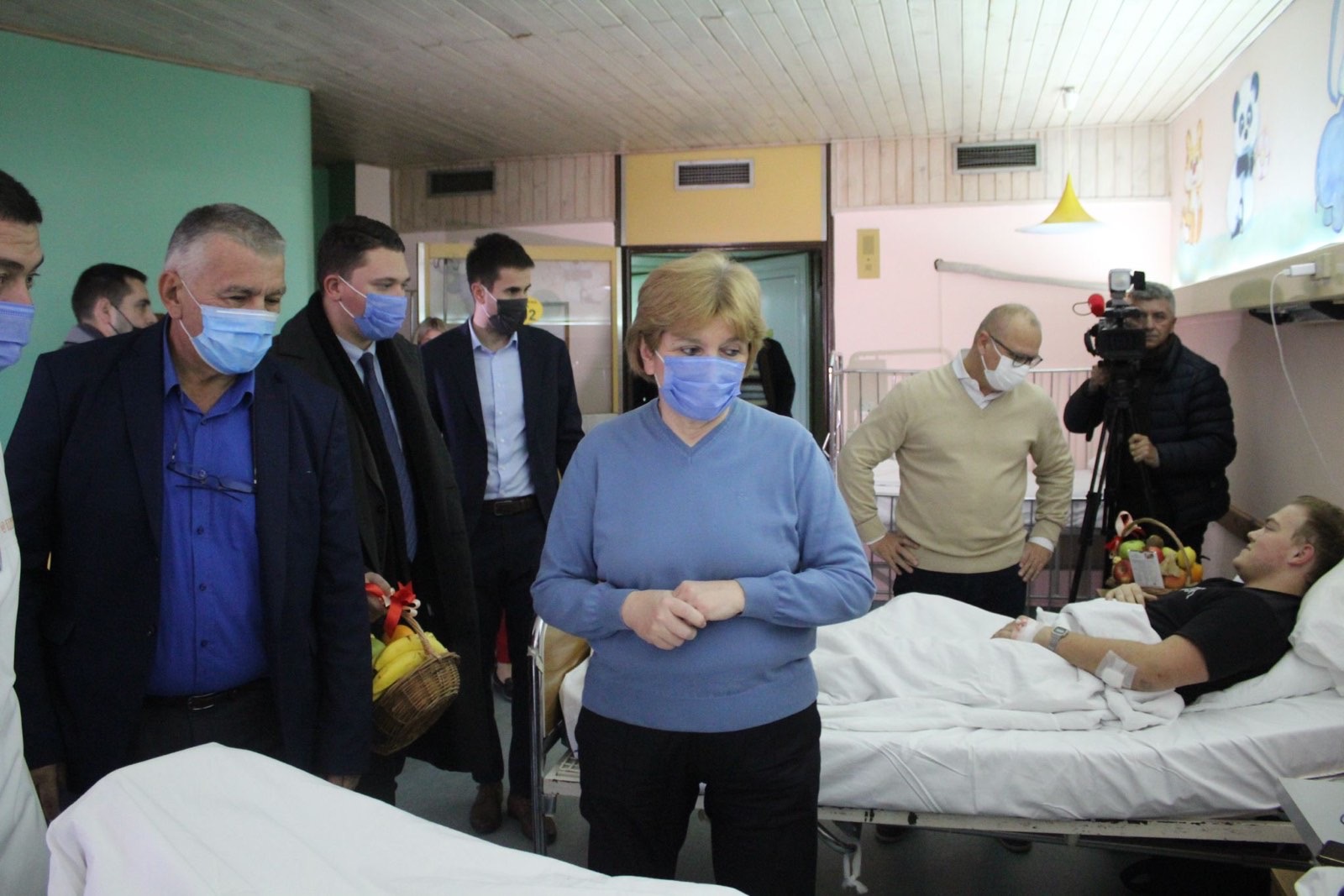 Министарка Грујичић посетила пацијенте у Сомбору: Повређени у железничкој несрећи су стабилни, хвала лекарима и сестрама који су их збринули!