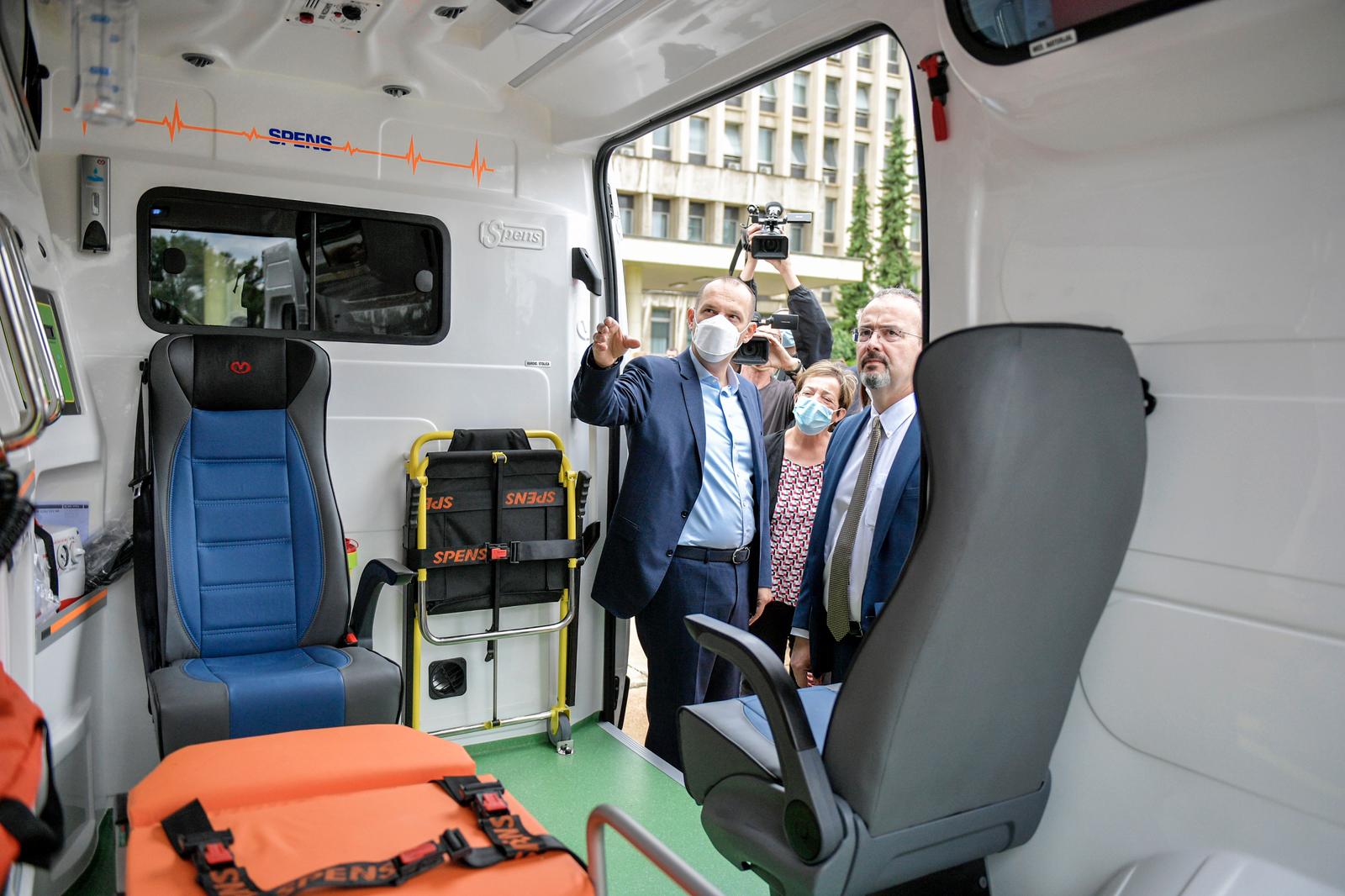 Амбулантна возила - донација здравственом систему Србије