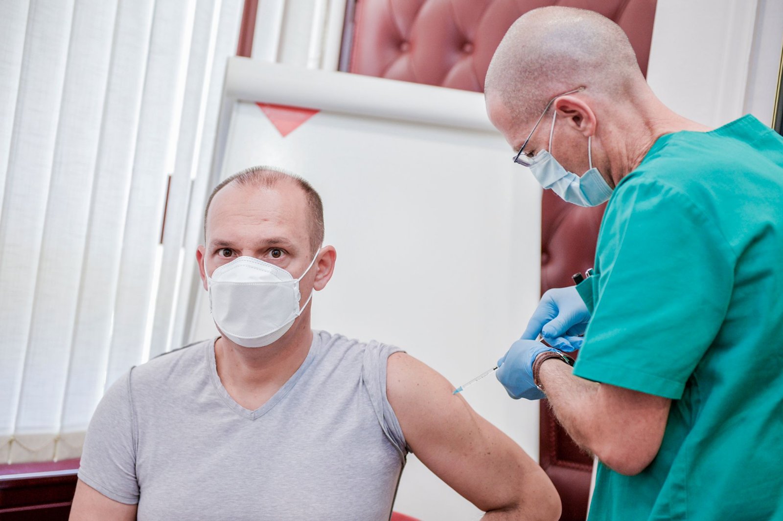 Министар Лончар примио трећу дозу вакцине против Ковид-19