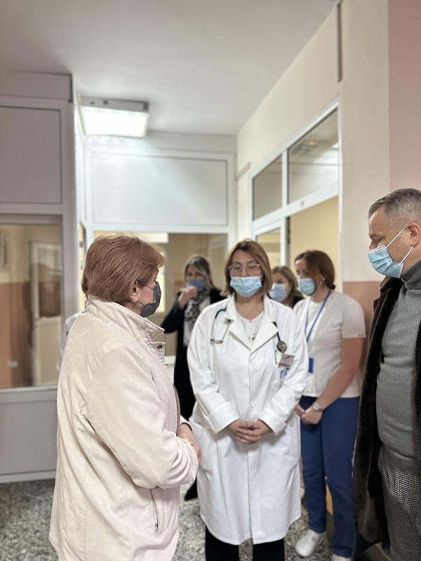 Министарка проф. др Грујичић обишла Општу болницу и Дом здравља у Чачку
